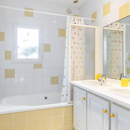 Avec Piscine Privee, Jardin Cloture Et Wifi A - Ideale Pour 6 Personnes - Fr-1-521-192 *